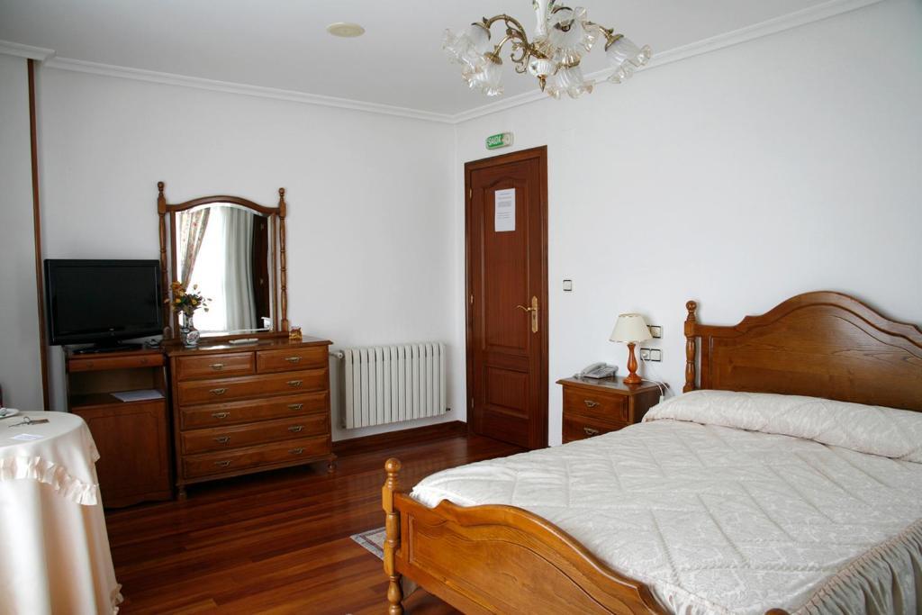 Hotel Pousada Vicente Risco Castro Caldelas Kültér fotó